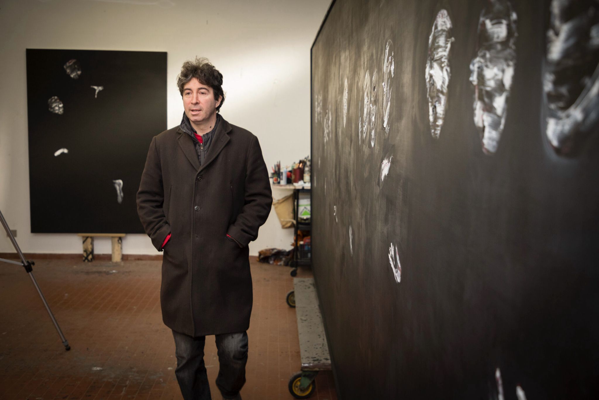 Foto Lorenzo Puglisi nel suo studio